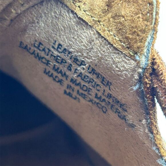 Born Women's Brown Leather Scrappy Flat Ankle Booties Size 6 Distressed Zip - Picture 15 of 15